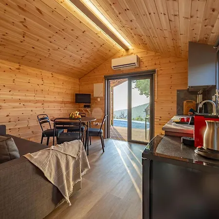 Vakantiehuis Seaview Wooden With Jacuzzi Peristerona (Paphos)