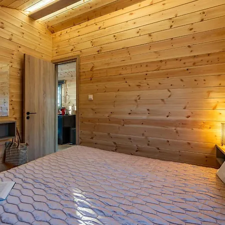 Seaview Wooden With Jacuzzi Peristerona (Paphos)