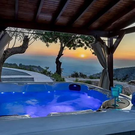 בית נופש Seaview Wooden With Jacuzzi Peristerona (Paphos)
